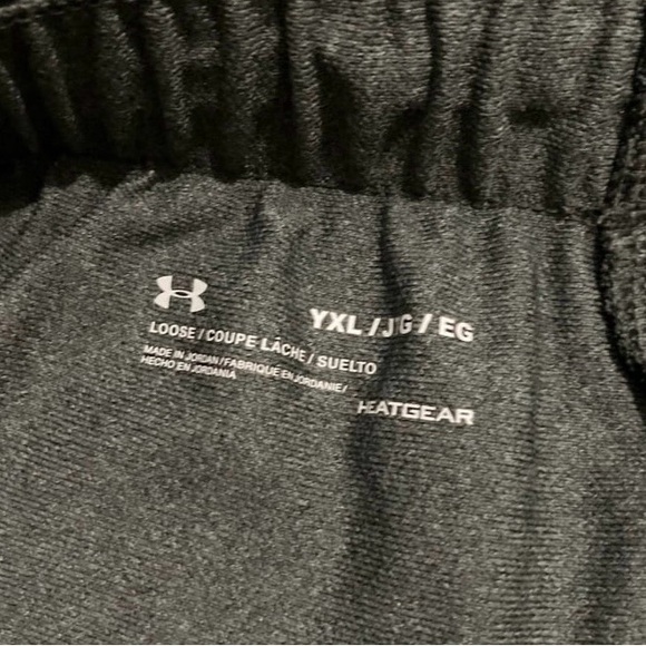 Under Armour Shorts and Tank Outfit Women's Size
M - Picture 7 of 9